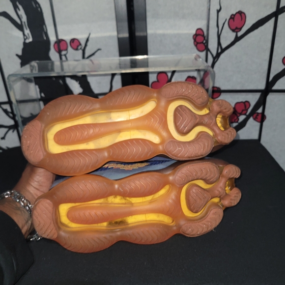 Nike Air Max Scorpion Flynit - Picture 6 of 7